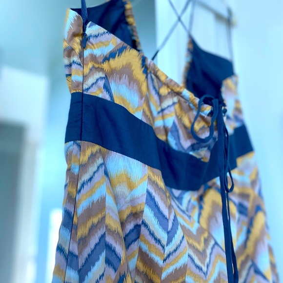 BCBGeneration Cross-back summer dress - Picture 3 of 6